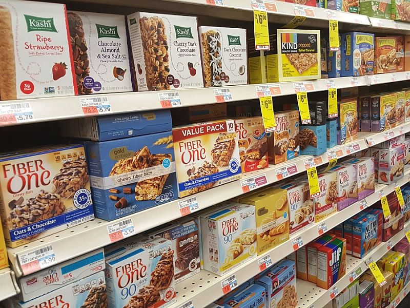 Discover how to make healthy choices from the array of snack bars on the shelves in the supermarkets
