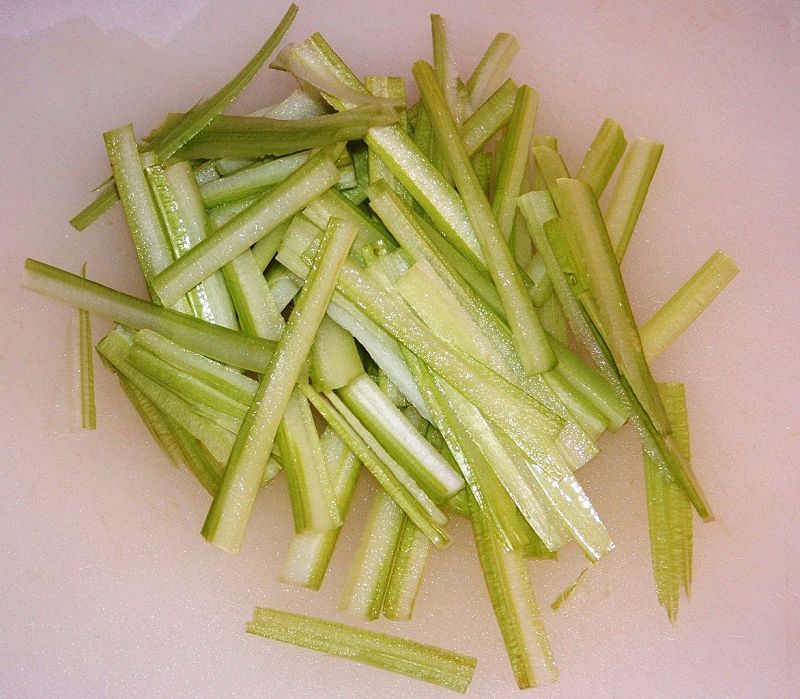Celery sticks have a wide range of uses including healthy 'spoons' for dips. You can also add them to pizzas 