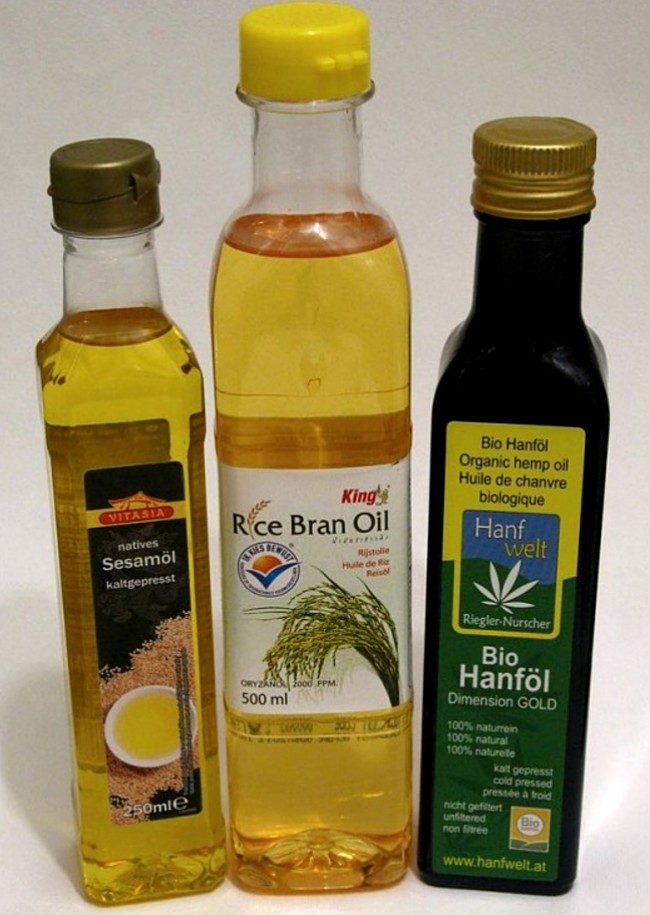 Rice bran oil is a good choice for frying as it has a high smoke point temperature and a neutral taste