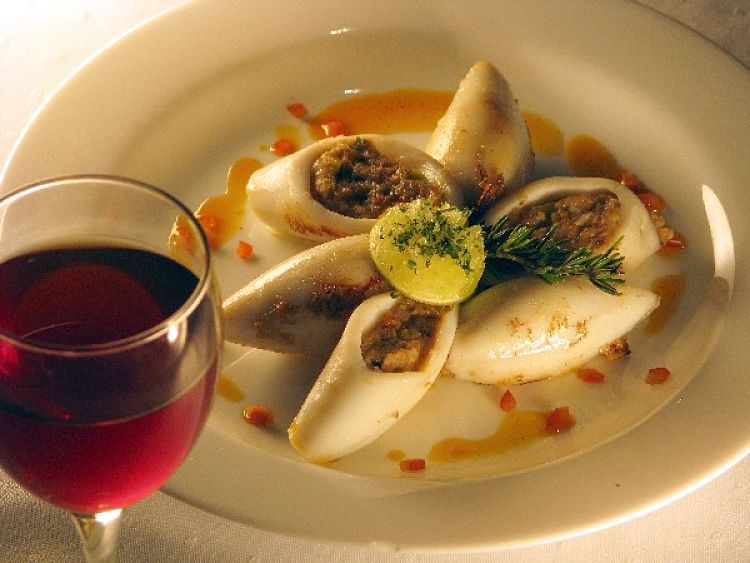 Stuffed squid with a delightful light red wine